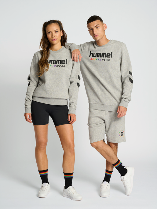 hmlRAINBOW SPORTSWEAR SWEATSHIRT, 2006, model