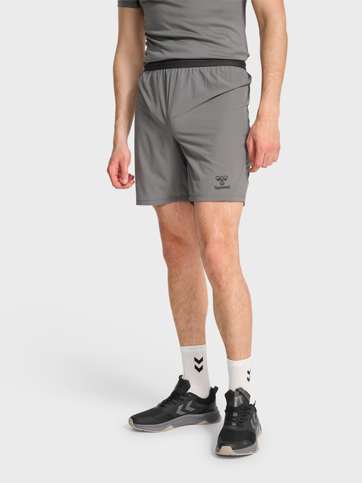 hmlPRO TRAINING SHORTS, STEEL GRAY, model