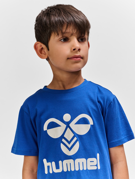 hmlTRES T-SHIRT S/S, BLUE LOLITE, model