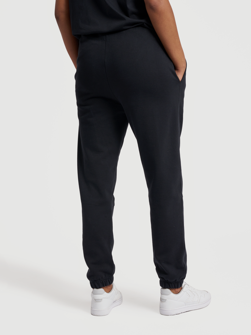 hmlHIVE WADE SWEATPANTS, 2001, model
