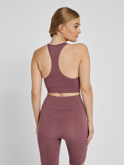 hmlTIF SEAMLESS SPORTS TOP, 4764, model