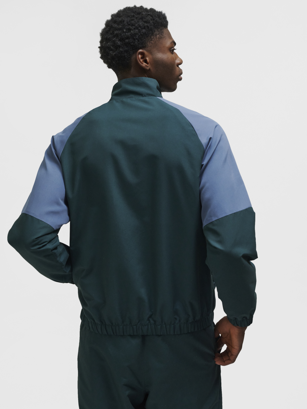 hmlTRACKSUIT JACKET SPORTSWEAR, PONDEROSA PINE, model