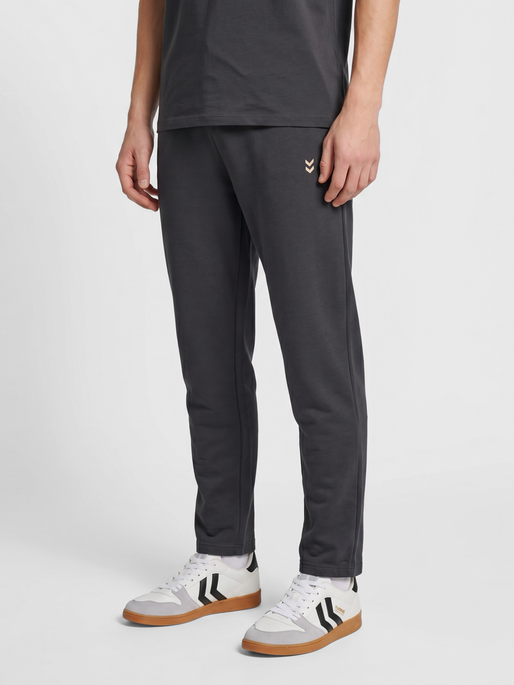 hmlPULSE SWEAT PANTS, EBONY, model