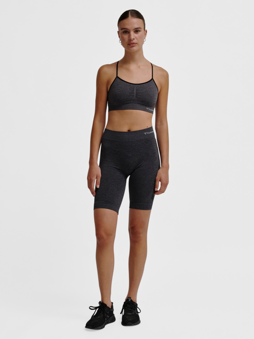 hmlCI SEAMLESS SCRUNCH SPORTS BRA, BLACK MELANGE, model