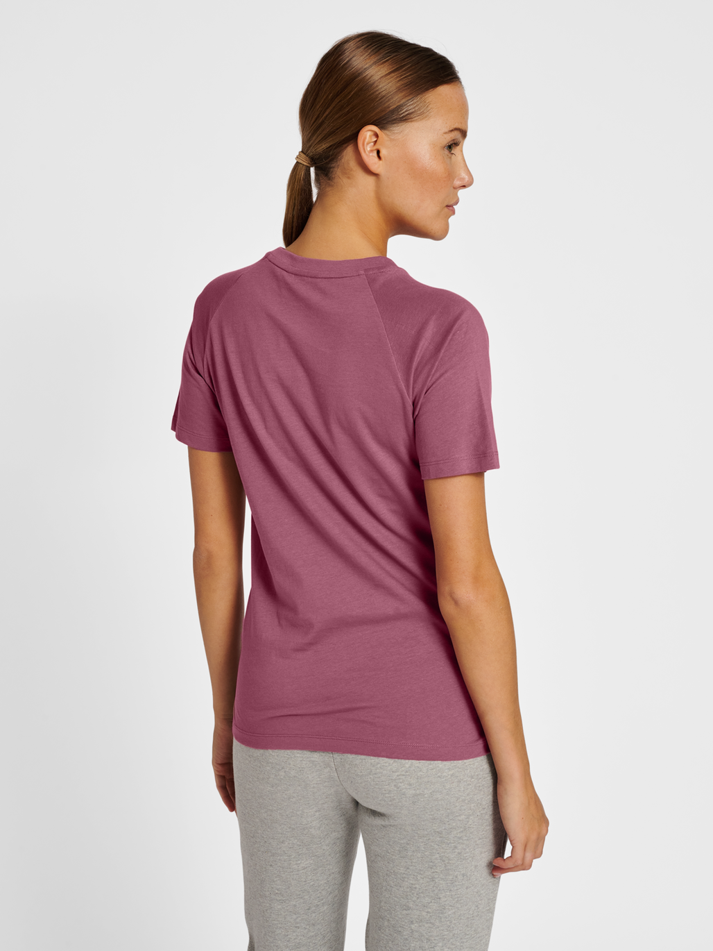 hmlNONI 2.0 T-SHIRT, RENAISSANCE ROSE, model