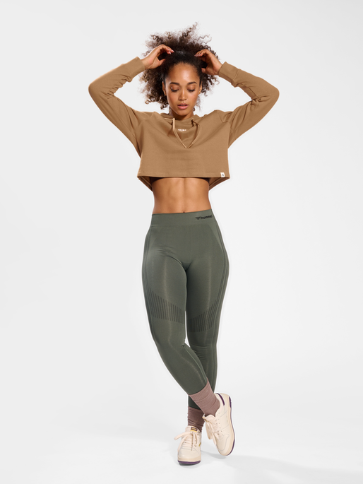 Cropped hoodie girl sales