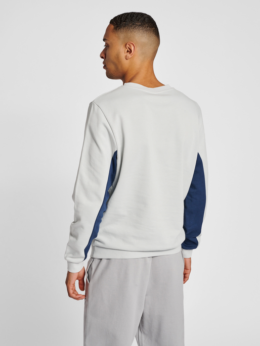 hmlLGC WESLEY SWEATSHIRT, HARBOR MIST, model