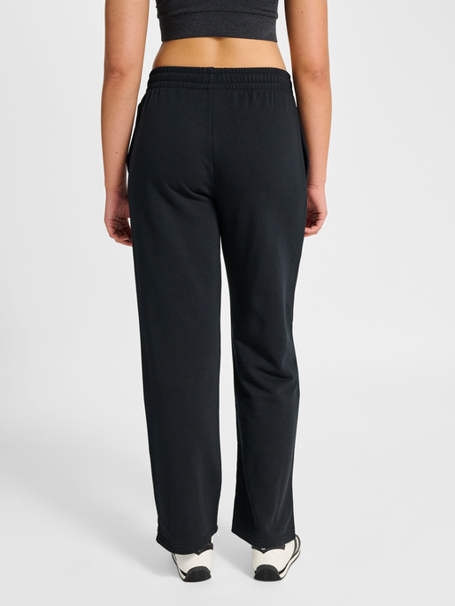 hmlPULSE WIDE W SWEAT PANTS, BLACK hmlPULSE WIDE W SWEAT PANTS, BLACK, model