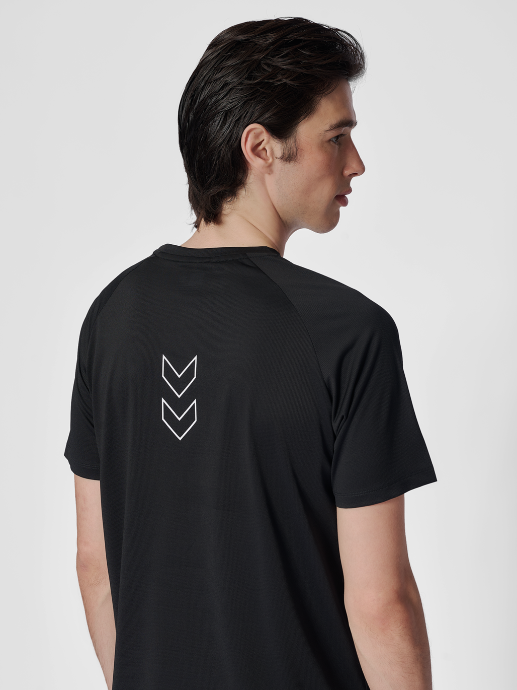hmlCOURT LIGHT WEIGHT T-SHIRT, BLACK, model
