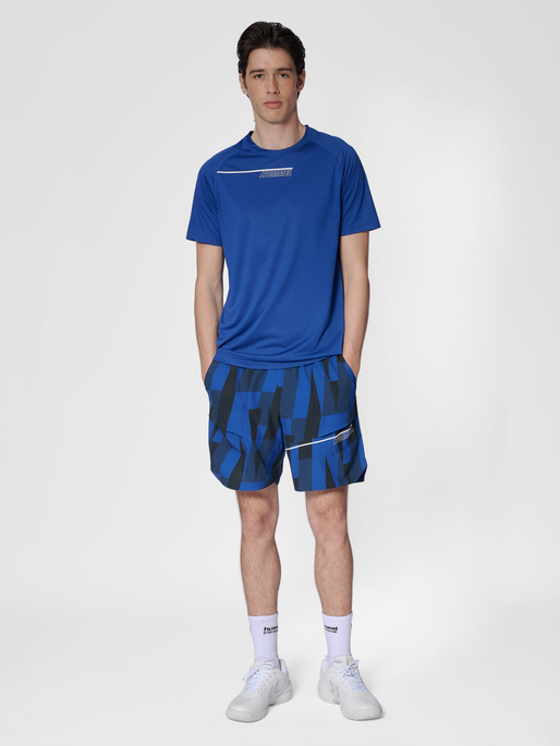 hmlCOURT LIGHT WEIGHT T-SHIRT, SODALITE BLUE, model