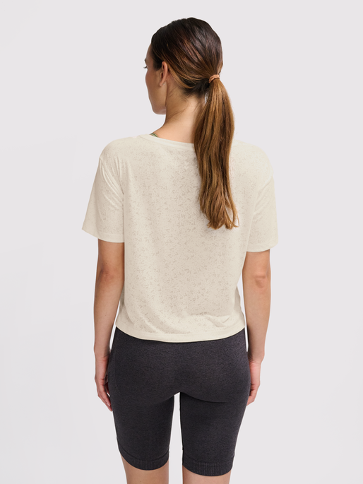 hmlMT LIGHT BURNOUT T-SHIRT, WHITECAP GRAY, model