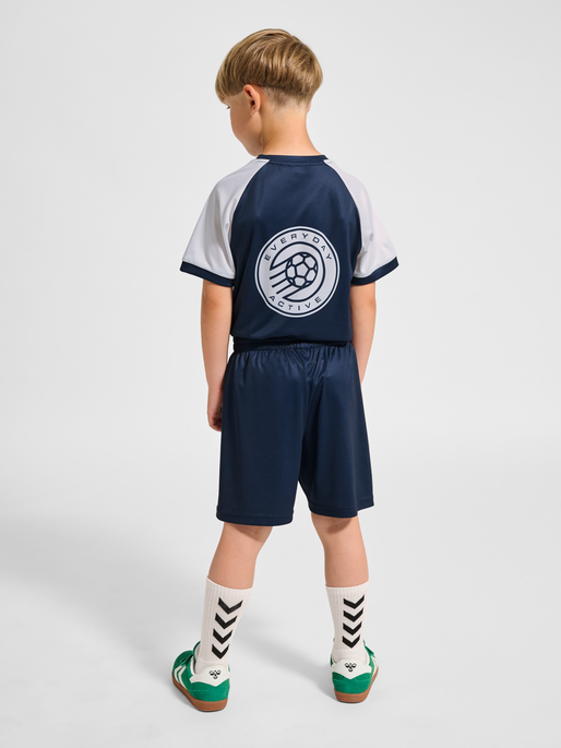 hmlSHIMMER SET, DRESS BLUES/WHITE, model