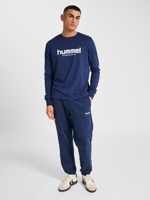 hmlLEGACY 2.0 T-SHIRT L/S, DRESS BLUES, model
