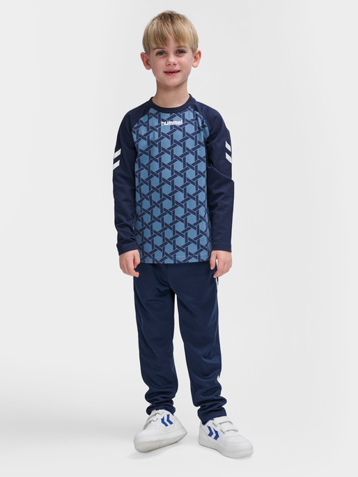 hmlPS T-SHIRT L/S, CAPTAIN'S BLUE, model