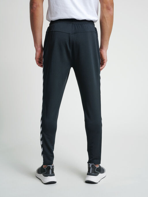 hmlNATHAN 2.0 TAPERED PANTS, BLACK, model