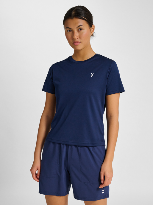 hmlPULSE TRAINING  T-SHIRT S/S, DRESS BLUES, model