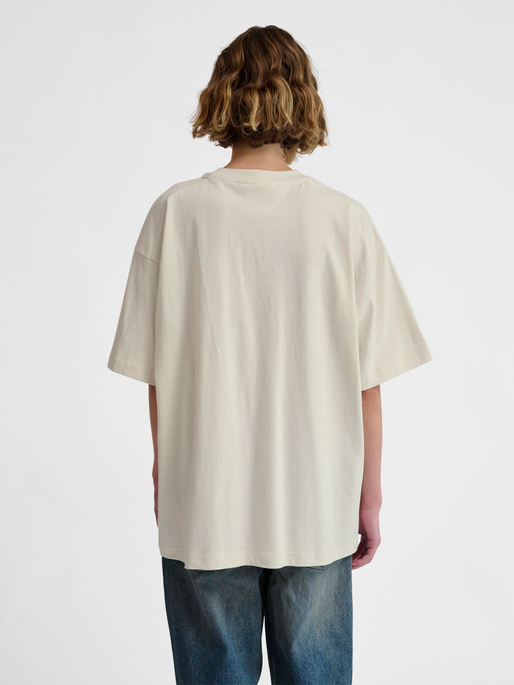hmlLOOSE T-SHIRT S/S HEADBALL, TOFU, model