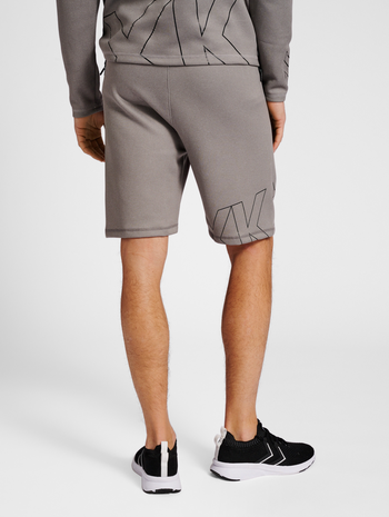 hmlCIMA XK SHORTS, GREY MELANGE, model