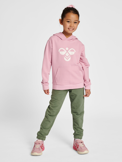 hmlCUATRO HOODIE, ZEPHYR, model