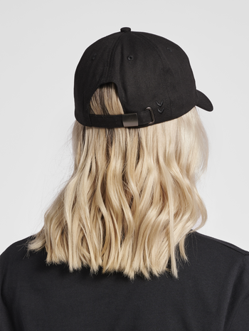 hmlLEO CAP, BLACK, model