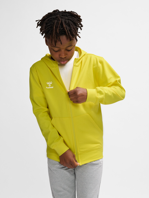 hmlGO 2.0 ZIP HOODIE KIDS, BLAZING YELLOW, model