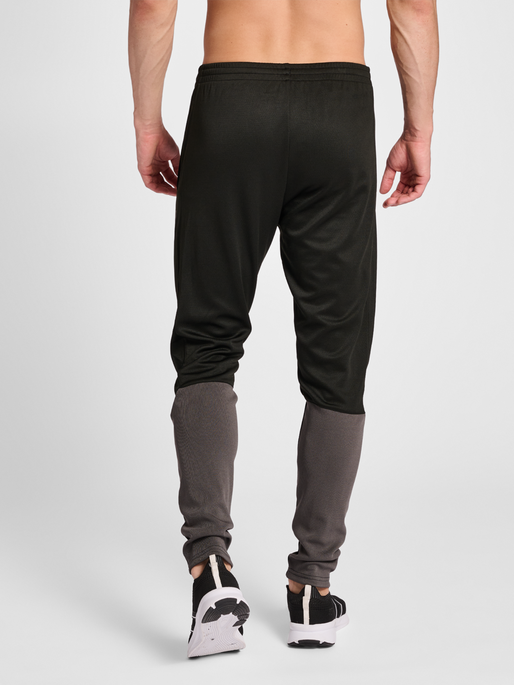 hmlONGRID POLY PANTS, JET BLACK/FORGED IRON, model