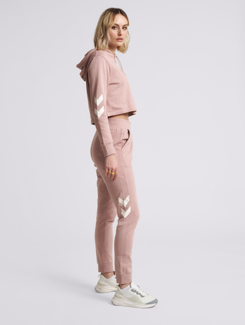 hmlLEGACY WOMAN TAPERED PANTS, WOODROSE, model