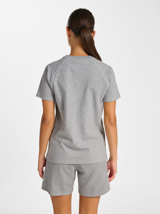hmlMOVE 2.0 T-SHIRT S/S WOMAN, GREY MELANGE, model