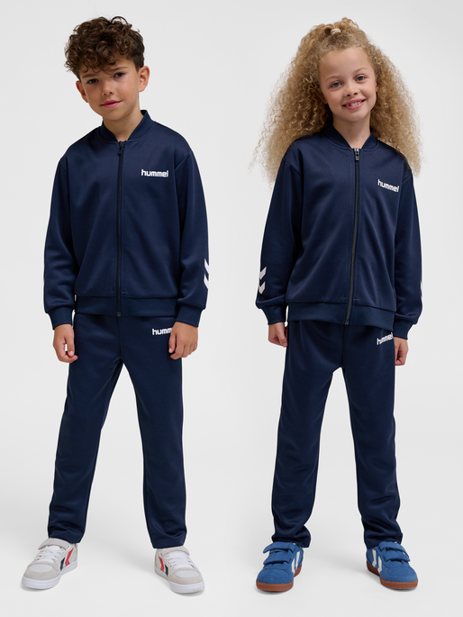 hmlTUKAS TRACKSUIT, BLACK IRIS, model