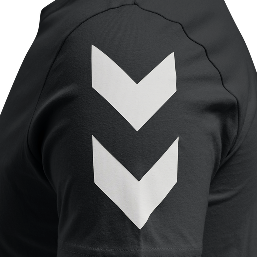 hmlLEGACY CHEVRON T-SHIRT PLUS, BLACK, packshot