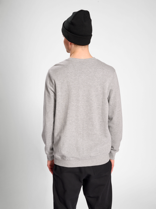 hmlIC FRED SWEATSHIRT, GREY MELANGE, model