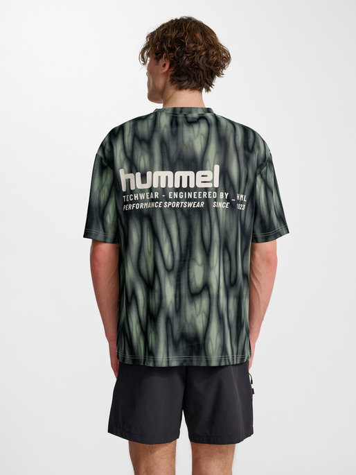 hmlHIIT AOP LOOSE T-SHIRT S/S, SEAGRASS, model