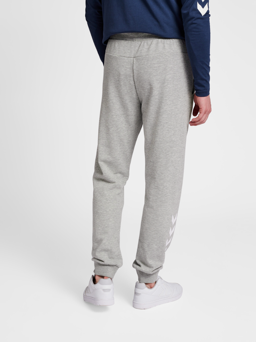 hmlISAM 2.0 REGULAR PANTS, GREY MELANGE, model