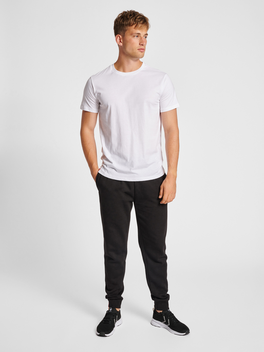 hmlRED BASIC T-SHIRT S/S, WHITE, model