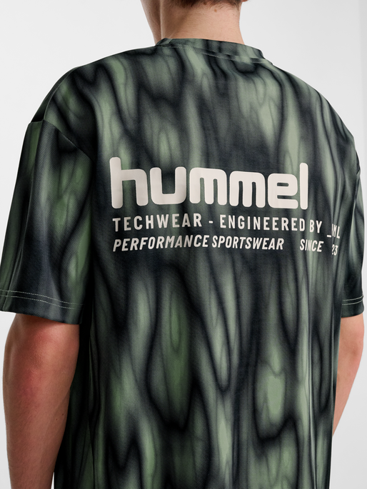 hmlHIIT AOP LOOSE T-SHIRT S/S, SEAGRASS, model