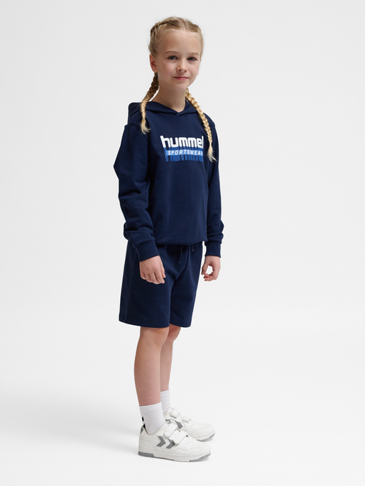 hmlTUKAS SHORTS, BLACK IRIS, model