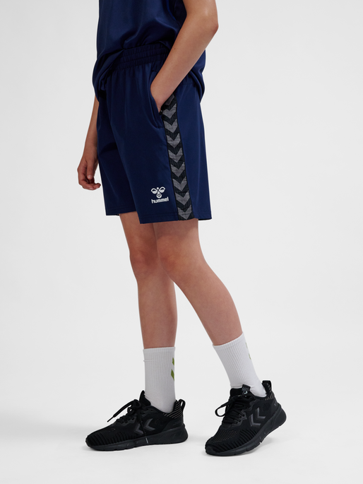 hmlAUTHENTIC WOVEN SHORTS KIDS, MARINE, model
