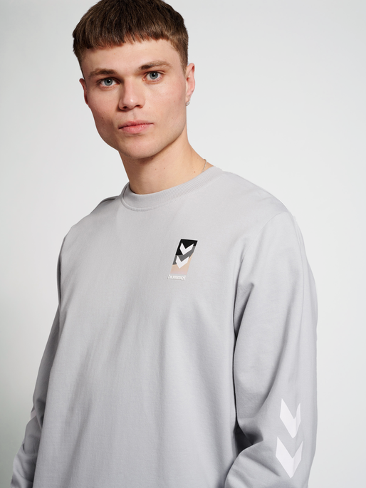 hmlLGC JEREMY SWEATSHIRT, HARBOR MIST, model