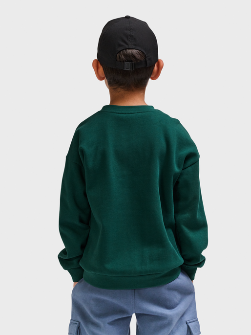 hmlKASON SWEATSHIRT, RAIN FOREST, model