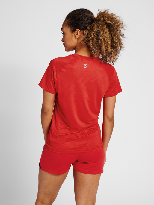 hmlGG12 TRAINING TEE S/S WOMAN, AURA ORANGE, model