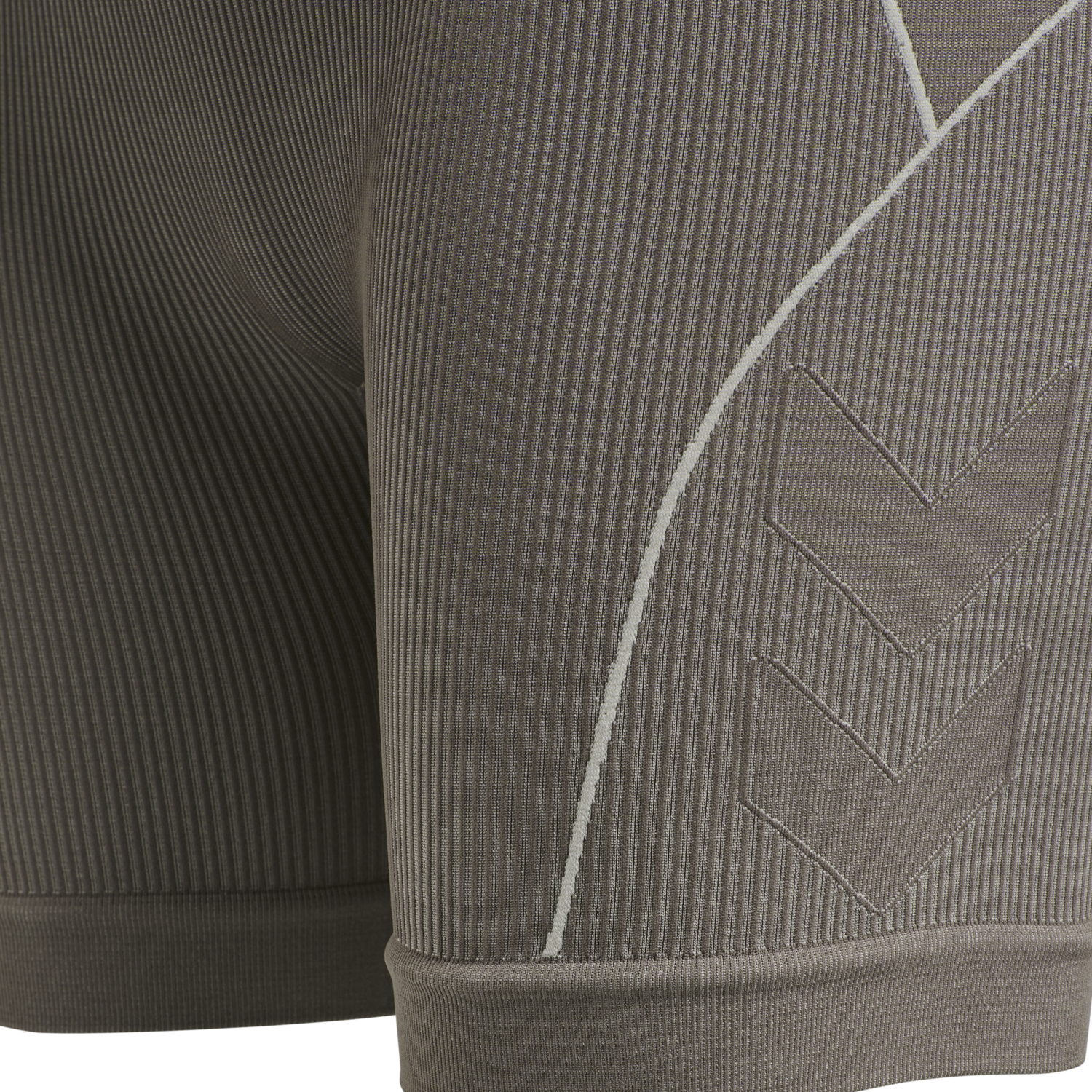 hmlTE CHRISTEL SEAMLESS SHORTS, CHATEAU GRAY/DRIFTWOOD MELANGE, packshot