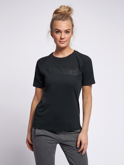 hmlZENIA T-SHIRT S/S, 2001, model