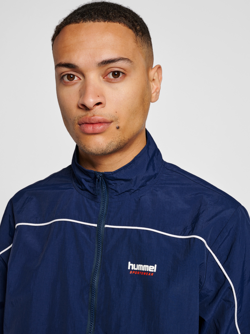 hmlLGC CELAB WOV ZIP JACKET, DRESS BLUES, model