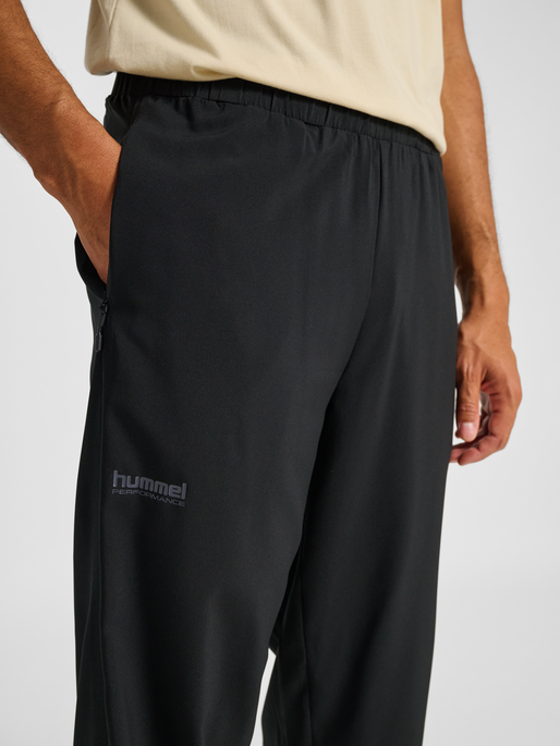 hmlPULSE WINDBREAKER PANTS, BLACK, model