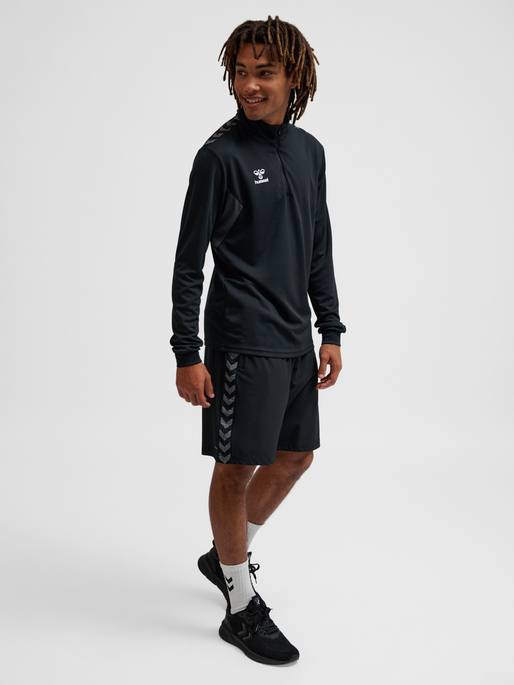 hmlAUTHENTIC HALF ZIP SWEAT, BLACK, model