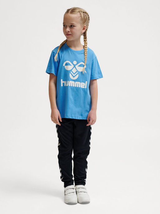 hmlTRES T-SHIRT S/S, LICHEN BLUE, model