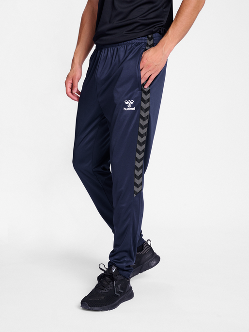 hmlAUTHENTIC TRAINING PANTS, MARINE, model