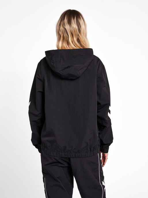 hmlLGC WALTER WOV HALFZIP, BLACK, model