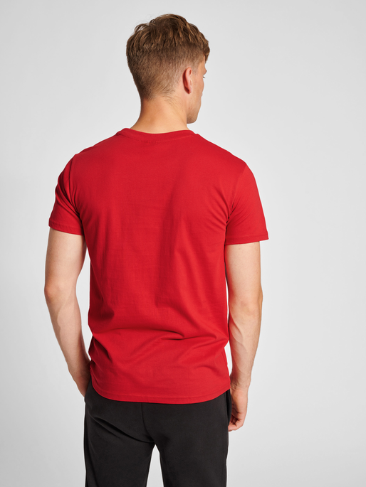 hmlRED BASIC T-SHIRT S/S, TANGO RED, model