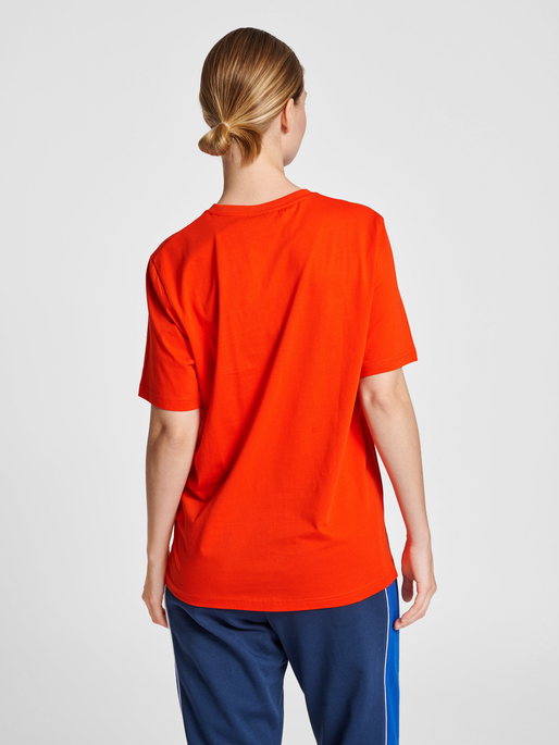 hmlLGC JOSE T-SHIRT, ORANGE.COM, model